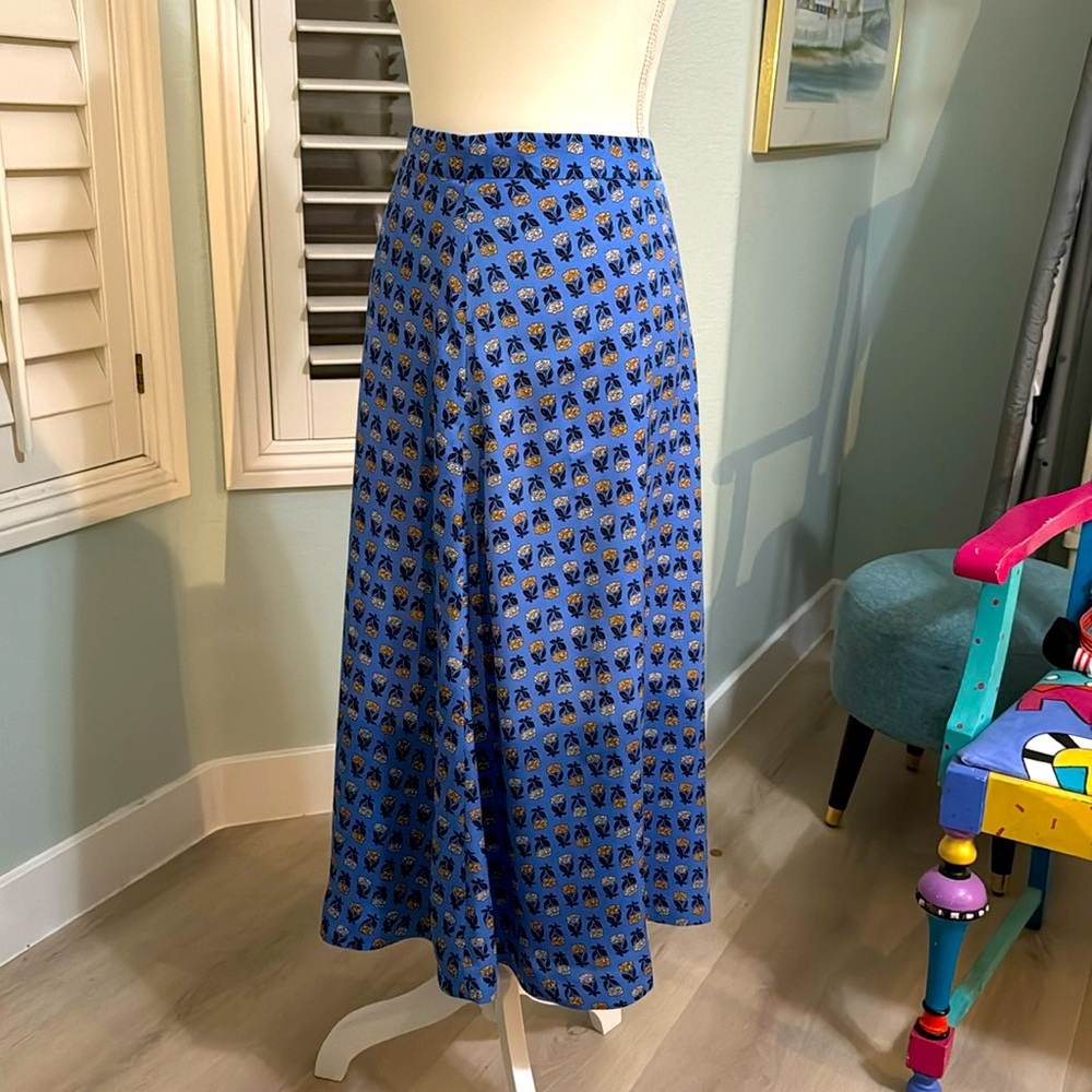 Sweet Blue Midi skirt.  Full of flowers for spring🌷